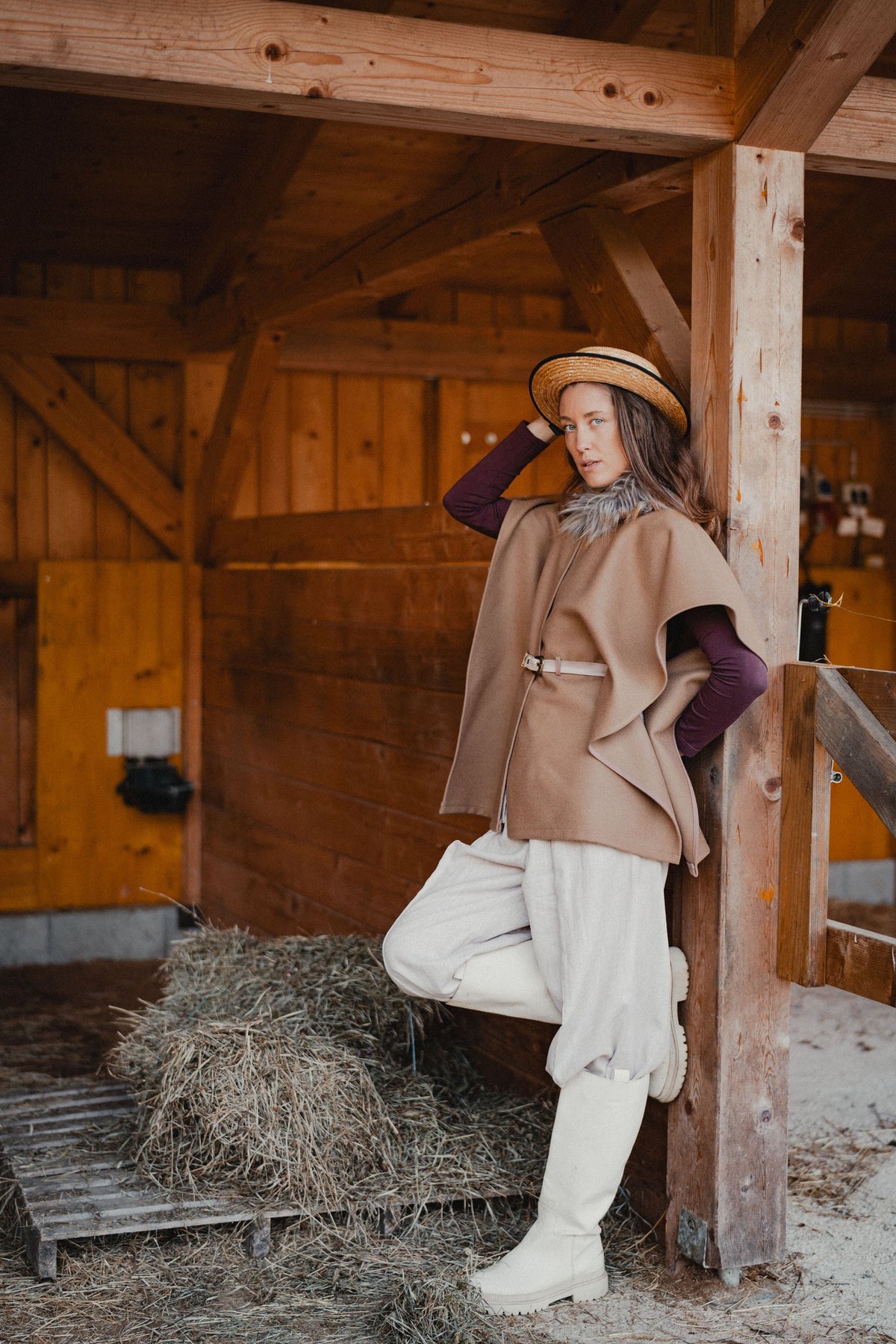 Camel Wool Poncho by Nat.Lesjak, camel wool poncho with faux fur collar (2/4)